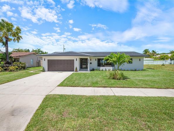 2415 NE 35th Dr, Fort Lauderdale FL 33308