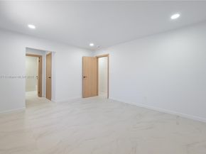 2415 NE 35th Dr, Fort Lauderdale FL 33308