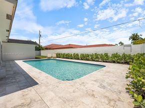 2415 NE 35th Dr, Fort Lauderdale FL 33308
