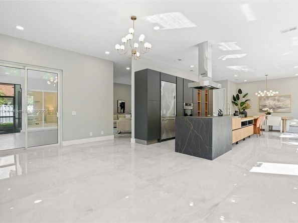 531 Stonemont Dr, Weston FL 33326