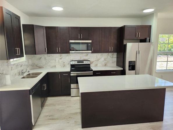 22065 Miami Ave, Miami FL 33170