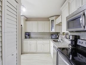 657 Racquet Club Rd 2, Weston FL 33326