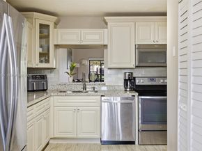 657 Racquet Club Rd 2, Weston FL 33326