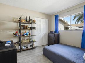 657 Racquet Club Rd 2, Weston FL 33326