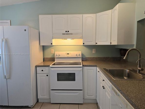 9410 S Meadows Cir, Miramar FL 33025