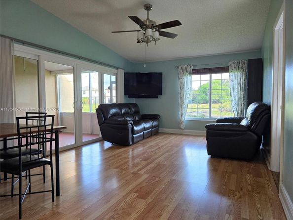9410 S Meadows Cir, Miramar FL 33025