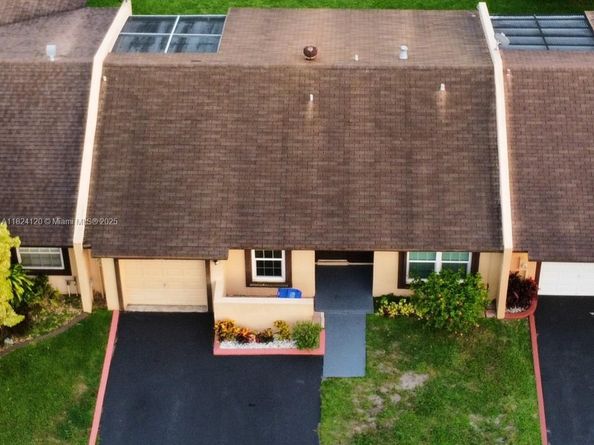 9410 S Meadows Cir, Miramar FL 33025