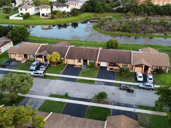 9410 S Meadows Cir, Miramar FL 33025