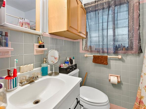 1219-1221 NE 18th Ave, Fort Lauderdale FL 33304