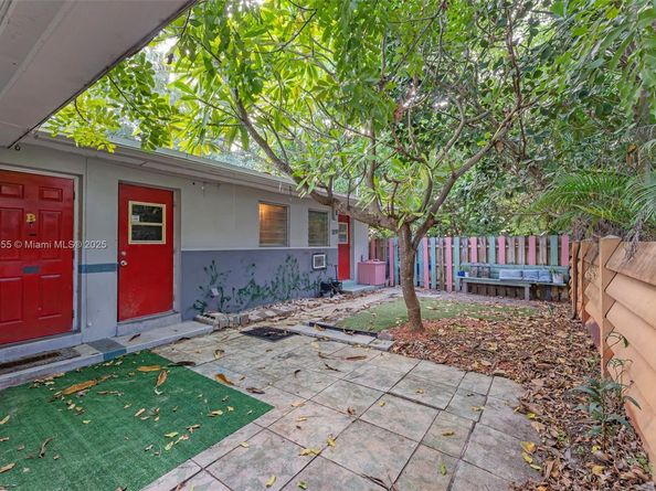 1219-1221 NE 18th Ave, Fort Lauderdale FL 33304