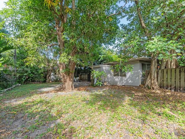 1219-1221 NE 18th Ave, Fort Lauderdale FL 33304