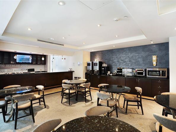 4391 Collins Ave 1814, Miami Beach FL 33140