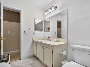 802 NW 79th Ter, Plantation FL 33324