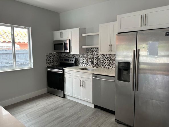 1822 NW 4th St, Miami FL 33125