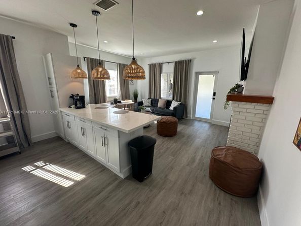 1822 NW 4th St, Miami FL 33125