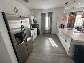 1822 NW 4th St, Miami FL 33125