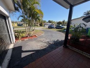 8370 NW 26th St, Sunrise FL 33322