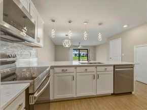 6011 Woods Edge Cir 6011, Riviera Beach FL 33410
