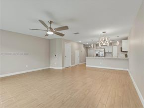 6011 Woods Edge Cir 6011, Riviera Beach FL 33410