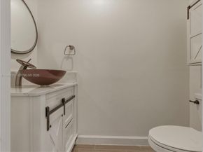 6011 Woods Edge Cir 6011, Riviera Beach FL 33410