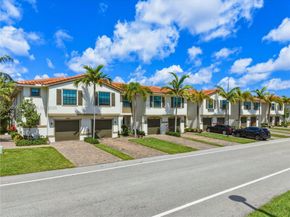 6011 Woods Edge Cir 6011, Riviera Beach FL 33410