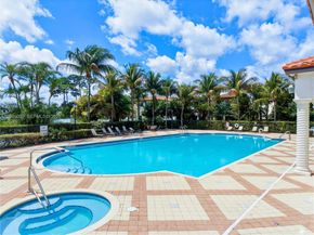 6011 Woods Edge Cir 6011, Riviera Beach FL 33410