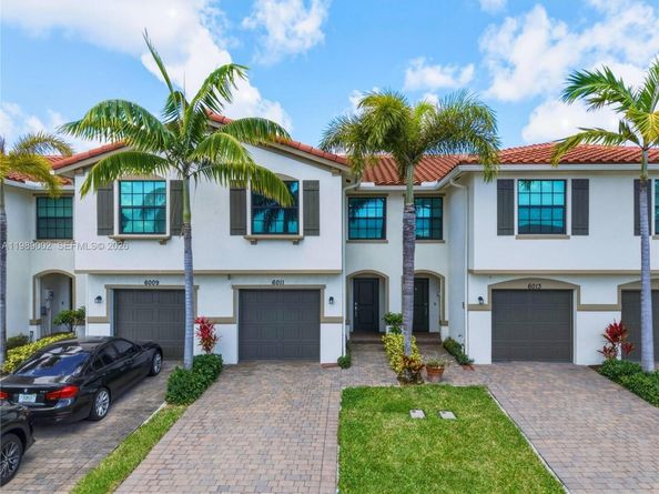 6011 Woods Edge Cir 6011, Riviera Beach FL 33410