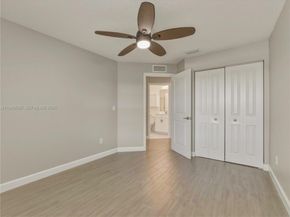 6011 Woods Edge Cir 6011, Riviera Beach FL 33410