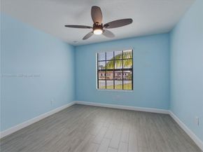 6011 Woods Edge Cir 6011, Riviera Beach FL 33410