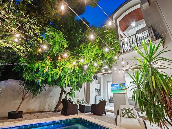 7560 SW 56th Ct, Miami FL 33143
