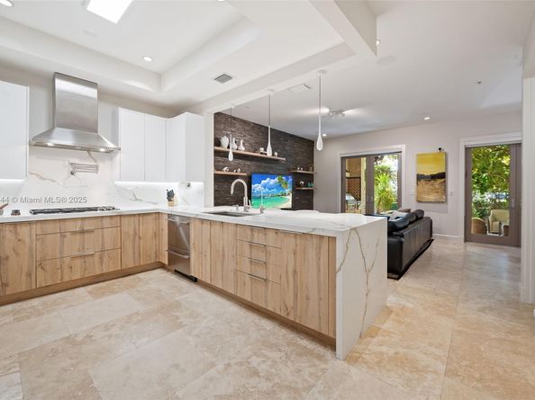 7560 SW 56th Ct, Miami FL 33143