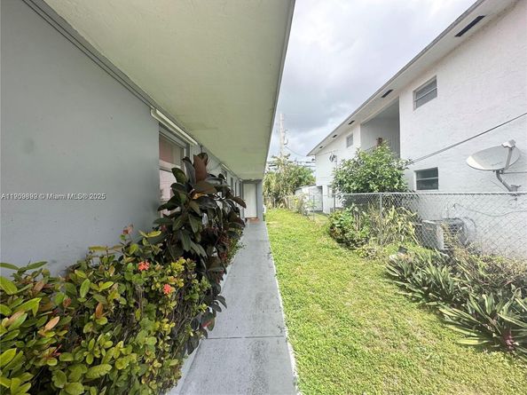 1987 NE 171st St, North Miami Beach FL 33162