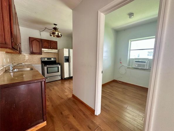 1987 NE 171st St, North Miami Beach FL 33162