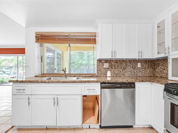 6750 White Oak Dr, Miami Lakes FL 33014