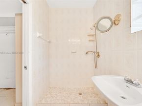 6750 White Oak Dr, Miami Lakes FL 33014
