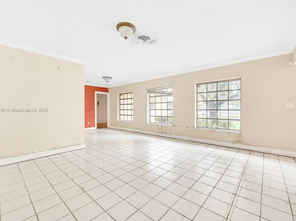 6750 White Oak Dr, Miami Lakes FL 33014