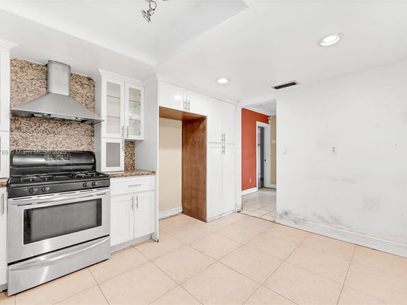 6750 White Oak Dr, Miami Lakes FL 33014