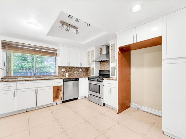 6750 White Oak Dr, Miami Lakes FL 33014