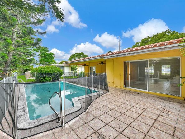 6750 White Oak Dr, Miami Lakes FL 33014