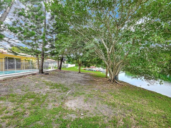 6750 White Oak Dr, Miami Lakes FL 33014