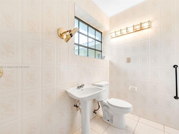6750 White Oak Dr, Miami Lakes FL 33014