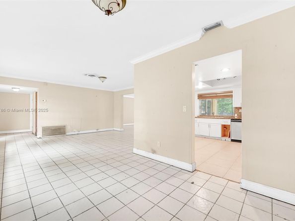 6750 White Oak Dr, Miami Lakes FL 33014