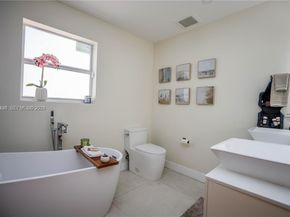 5620 Alton Rd, Miami Beach FL 33140
