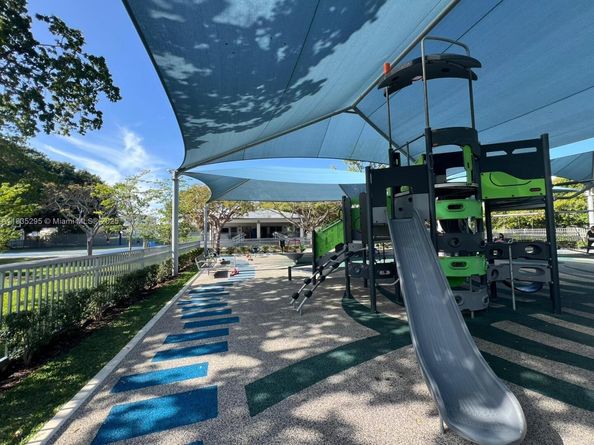 410 S Shore Dr, Miami Beach FL 33141