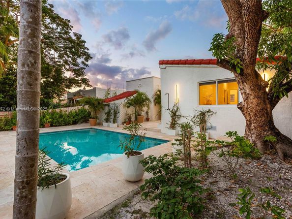 3616 SW 26th St, Miami FL 33133