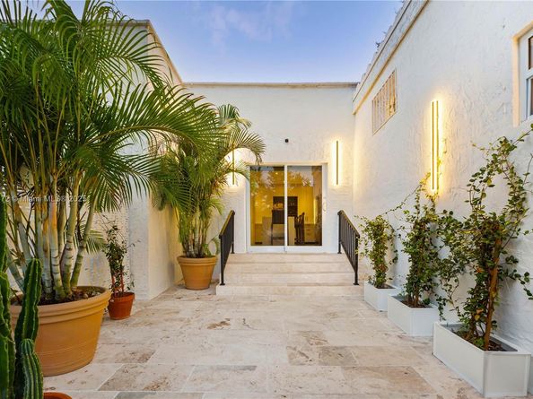 3616 SW 26th St, Miami FL 33133