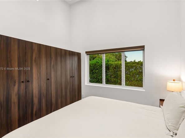 3616 SW 26th St, Miami FL 33133