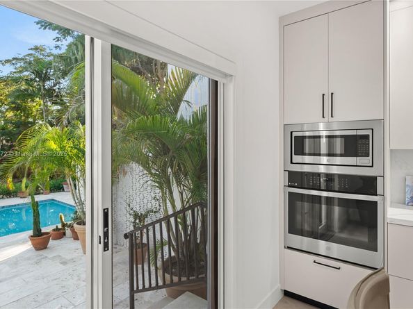 3616 SW 26th St, Miami FL 33133