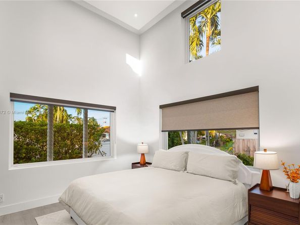 3616 SW 26th St, Miami FL 33133