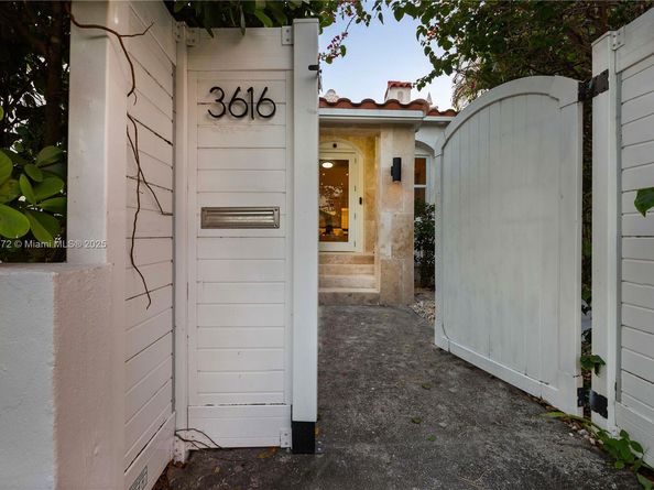 3616 SW 26th St, Miami FL 33133